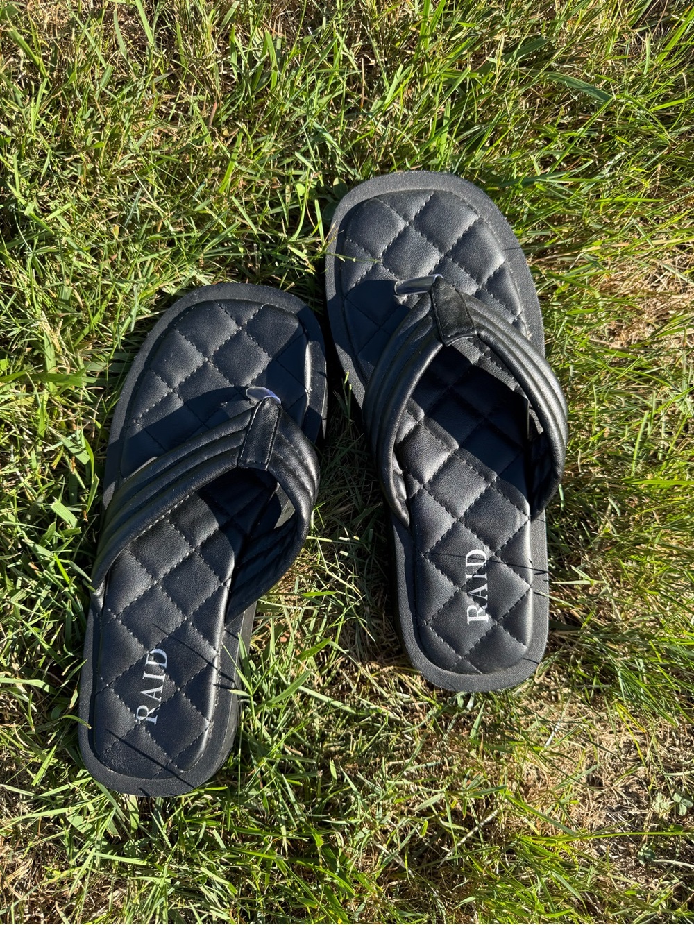 RAID Quilted Black Women's Slide Sandals